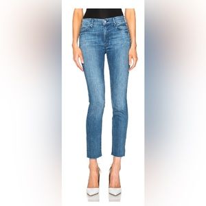 MOTHER
High Waist Ankle Fray
View Size Guide
Color: Asking For Trouble